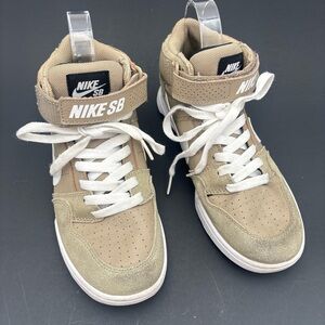 Nike SB Kids Sneakers - Tan and White‎